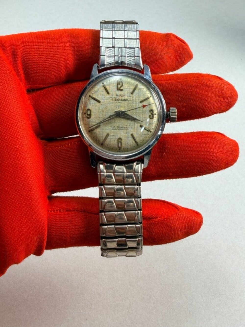 Vintage Waltham 17 Jewels Shockproof Vintage Swiss Watch Textured Dial Working